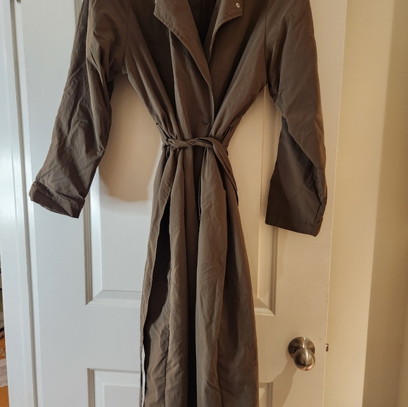 Trench coat with belt - Picture 2 of 2